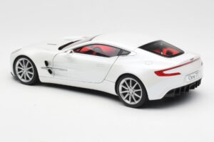 Aston Martin One-77 Morning Frost Fehér AUTOart 1:18 70244 Fém – 7. kép a 8-ből