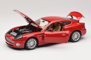 Aston Martin V12 Vanquish Piros Bburago 1:18 33334063 Fém – 2. kép a 8-ből