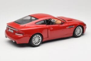 Aston Martin V12 Vanquish Piros Bburago 1:18 34063 Fém – 3. kép a 8-ből