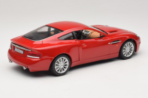 Aston Martin V12 Vanquish Piros Bburago 1:18 33334063 Fém – 3. kép a 8-ből