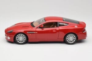 Aston Martin V12 Vanquish Piros Bburago 1:18 34063 Fém – 4. kép a 8-ből