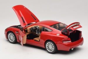 Aston Martin V12 Vanquish Piros Bburago 1:18 33334063 Fém – 5. kép a 8-ből