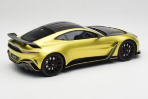 Aston Martin V12 Vantage Final Edition Cosmopolitan Yellow TopSpeed 1:18 TS0453 Fém – 2. kép a 6-ből