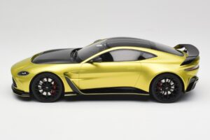 Aston Martin V12 Vantage Final Edition Cosmopolitan Yellow TopSpeed 1:18 TS0453 Fém – 3. kép a 6-ből