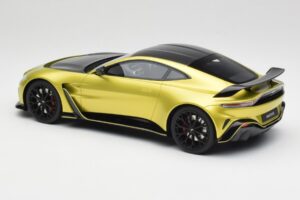 Aston Martin V12 Vantage Final Edition Cosmopolitan Yellow TopSpeed 1:18 TS0453 Fém – 5. kép a 6-ből