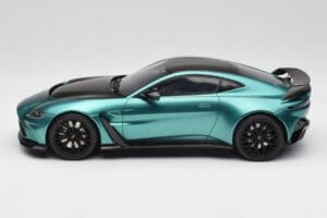 Aston Martin V12 Vantage Racing Green GT Spirit 1:18 GT922 Gyanta – 3. kép a 6-ből