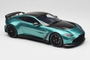 Aston Martin V12 Vantage Racing Green GT Spirit 1:18 GT922 Gyanta – 4. kép a 6-ből
