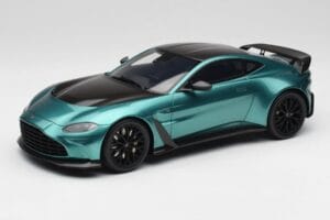 Aston Martin V12 Vantage Racing Green GT Spirit 1:18 GT922 Gyanta