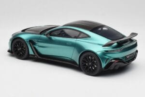 Aston Martin V12 Vantage Racing Green GT Spirit 1:18 GT922 Gyanta – 5. kép a 6-ből