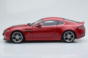 Aston Martin V12 Vantage Piros AUTOart 1:18 70208 Fém – 4. kép a 8-ből