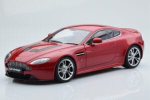Aston Martin V12 Vantage Piros AUTOart 1:18 70208 Fém