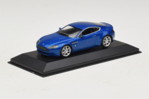 Aston Martin V8 Vantage Blue Metallic Minichamps 1:43 400137422 Fém – 2. kép a 4-ből