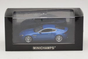 Aston Martin V8 Vantage Blue Metallic Minichamps 1:43 400137422 Fém – 4. kép a 4-ből
