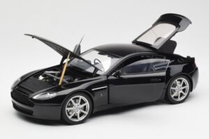 Aston Martin V8 Vantage Onyx Fekete AUTOart 1:18 70202 Fém – 2. kép a 8-ből