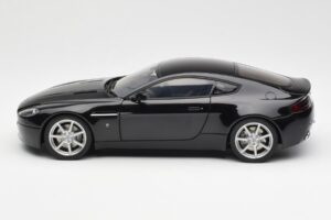 Aston Martin V8 Vantage Onyx Fekete AUTOart 1:18 70202 Fém – 4. kép a 8-ből