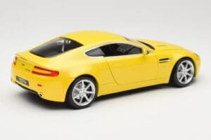 Aston Martin V8 Vantage Sárga Hot Wheels 1:18 G7159 Fém – 3. kép a 8-ből