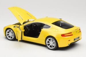 Aston Martin V8 Vantage Sárga Hot Wheels 1:18 G7159 Fém – 5. kép a 8-ből