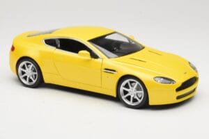 Aston Martin V8 Vantage Sárga Hot Wheels 1:18 G7159 Fém – 6. kép a 8-ből