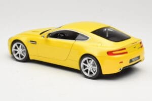 Aston Martin V8 Vantage Sárga Hot Wheels 1:18 G7159 Fém – 7. kép a 8-ből