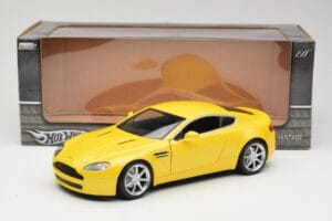 Aston Martin V8 Vantage Sárga Hot Wheels 1:18 G7159 Fém – 8. kép a 8-ből