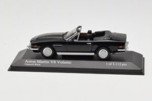 Aston Martin V8 Volante Fekete Minichamps 1:43 400137730 Fém