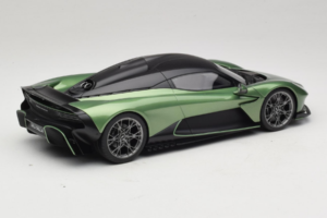Aston Martin Valhalla Iridescent Emerald Green GT Spirit 1:18 GT558 Gyanta – 2. kép a 6-ből
