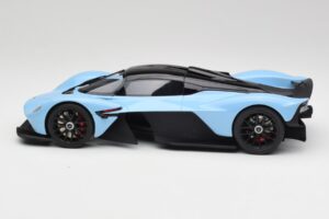 Aston Martin Valkyrie Racing Kék GT Spirit 1:18 GT915 Gyanta – 3. kép a 6-ből