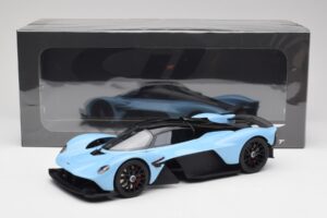 Aston Martin Valkyrie Racing Kék GT Spirit 1:18 GT915 Gyanta – 6. kép a 6-ből