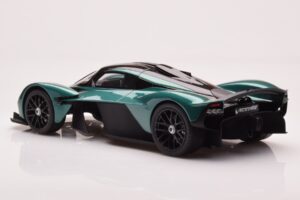 Aston Martin Valkyrie Racing Green GT Spirit 1:18 GT435 Gyanta – 5. kép a 6-ből