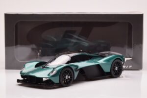 Aston Martin Valkyrie Racing Green GT Spirit 1:18 GT435 Gyanta – 6. kép a 6-ből