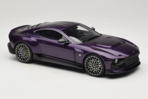 Aston Martin Valour Sötétkék GT Spirit 1:18 GT944 Gyanta – 4. kép a 6-ből