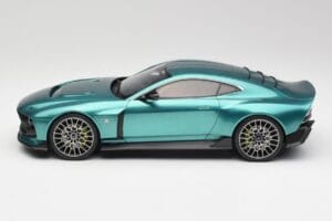 Aston Martin Valour Racing Green GT Spirit 1:18 GT480 Gyanta – 3. kép a 6-ből