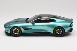 Aston Martin Vanquish Green Metallic GT Spirit 1:18 GT551 Gyanta – 3. kép a 6-ből