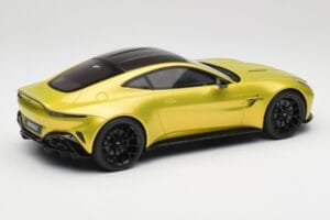 Aston Martin Vantage Cosmopolitan Yellow GT Spirit 1:18 GT514 Gyanta – 2. kép a 6-ből