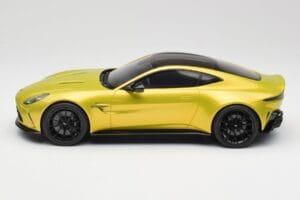 Aston Martin Vantage Cosmopolitan Yellow GT Spirit 1:18 GT514 Gyanta – 3. kép a 6-ből