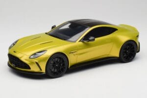 Aston Martin Vantage Cosmopolitan Yellow GT Spirit 1:18 GT514 Gyanta