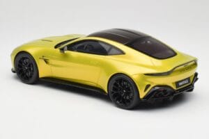 Aston Martin Vantage Cosmopolitan Yellow GT Spirit 1:18 GT514 Gyanta – 5. kép a 6-ből