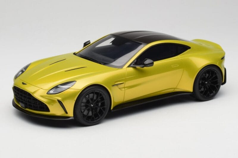 Aston Martin Vantage Cosmopolitan Yellow GT Spirit 1:18 GT514 Gyanta