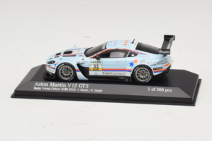 Aston Martin Vantage V12 GT3 #32 J. Stuck ADAC GT Masters 2012 Minichamps 1:43 437121332 Fém