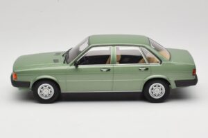 Audi 80 B2 Zöld MCG 1:18 MCG18525 Fém – 3. kép a 6-ből