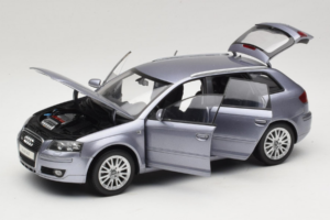 Audi A3 8P Sportback Light Blue Metallic Kyosho 1:18 5010403025 Fém – 2. kép a 8-ből