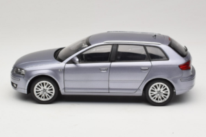Audi A3 8P Sportback Light Blue Metallic Kyosho 1:18 5010403025 Fém – 4. kép a 8-ből