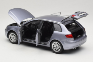 Audi A3 8P Sportback Light Blue Metallic Kyosho 1:18 5010403025 Fém – 5. kép a 8-ből