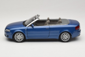 Audi A4 B6 Kabrió Kék Norev 1:18 5010504325 Fém – 4. kép a 9-ből