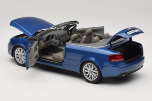 Audi A4 B6 Kabrió Kék Norev 1:18 5010504325 Fém – 5. kép a 9-ből