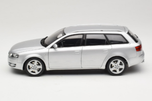 Audi A4 B7 3.2 Quattro Avant Ezüst Minichamps 1:18 5010404215 Fém – 4. kép a 8-ből