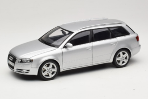 Audi A4 B7 3.2 Quattro Avant Ezüst Minichamps 1:18 5010404215 Fém