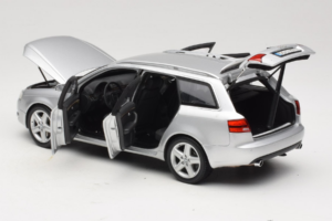 Audi A4 B7 3.2 Quattro Avant Ezüst Minichamps 1:18 5010404215 Fém – 5. kép a 8-ből