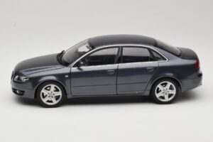 Audi A4 B7 Szürke Metál Minichamps 1:18 100014400 Fém – 4. kép a 8-ből