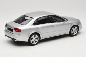 Audi A4 B7 Ezüst Minichamps 1:18 100014402 Fém – 3. kép a 8-ből